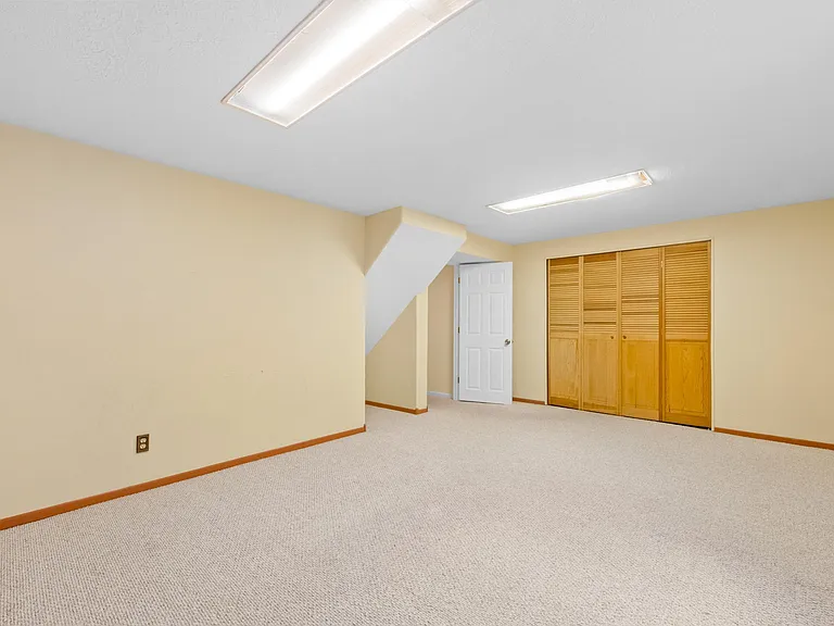 1009 S Lewiston Way — Photo 43
