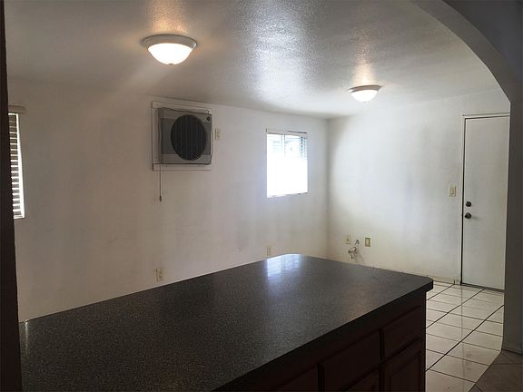 5th image of 1015 E Acacia Ave