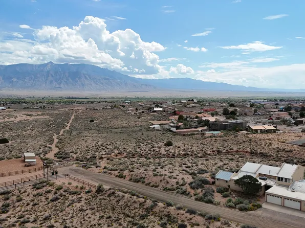 5710 Sarasota Rd NE, Rio Rancho, NM 87144