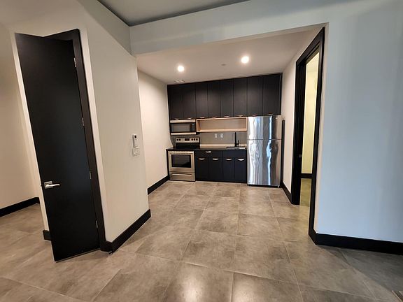 4th image of 1170 Hoe Ave #4F