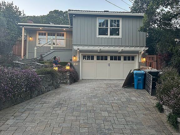 5th image of 2412 Dekoven Ave
