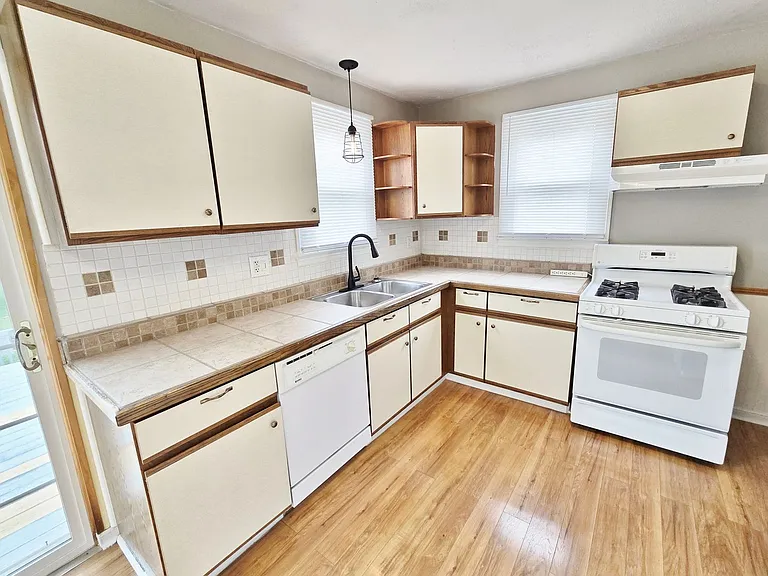 125 Grant Dr — Photo 10