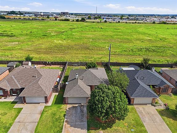 4th image of 10329 Aberdeen Dr