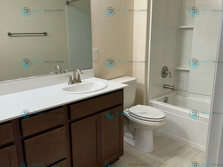 1013 Middle Gate Rd — Photo 15