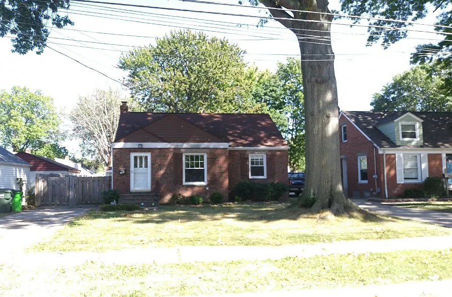 391 E 257th St photo 1