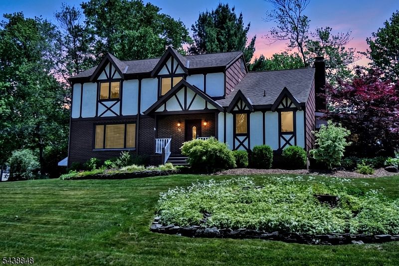 1st image of 16 Weedon Dr