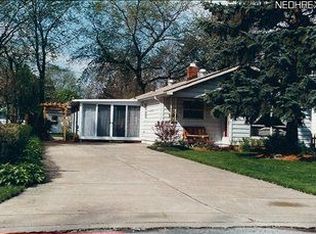 916 Rokeby Rd, Eastlake, OH 44095