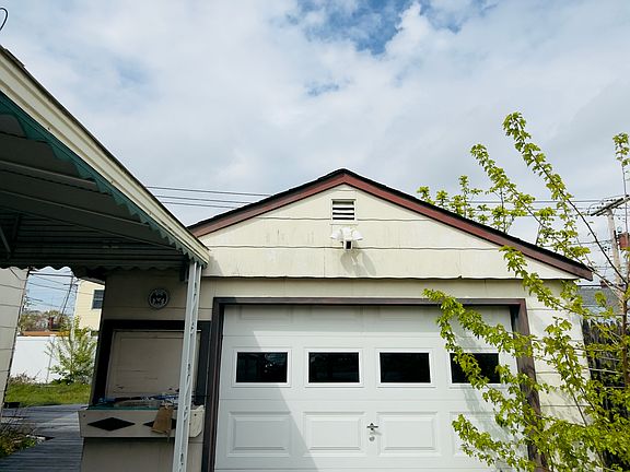 5th image of 11 Blue Spruce Rd