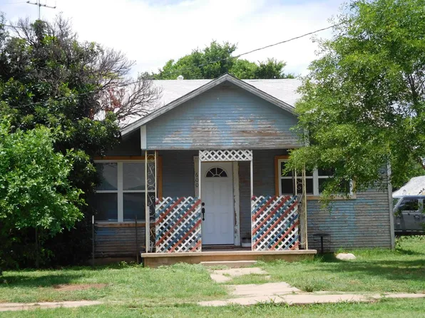 600 W Dale St, Winters, TX 79567