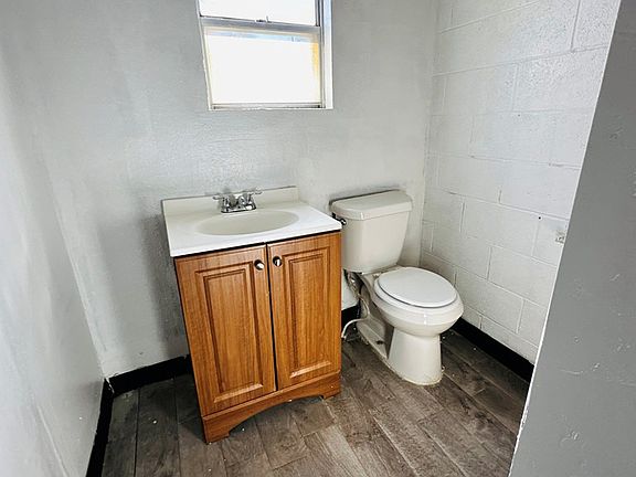 4th image of 2809 Santa Monica Ave #A