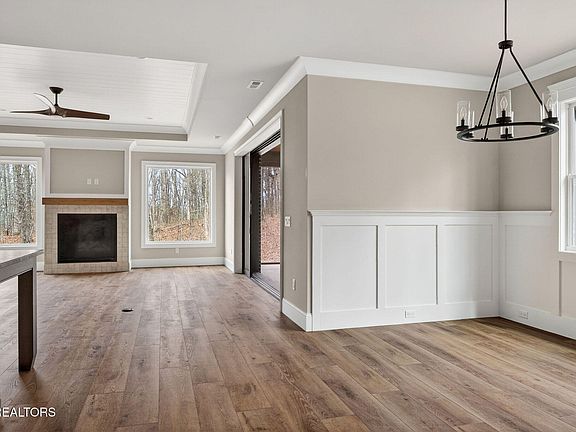 3rd image of 134 Maple Ridge Dr