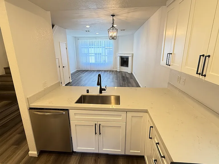 1026 N Croft Ave #103 — Photo 6