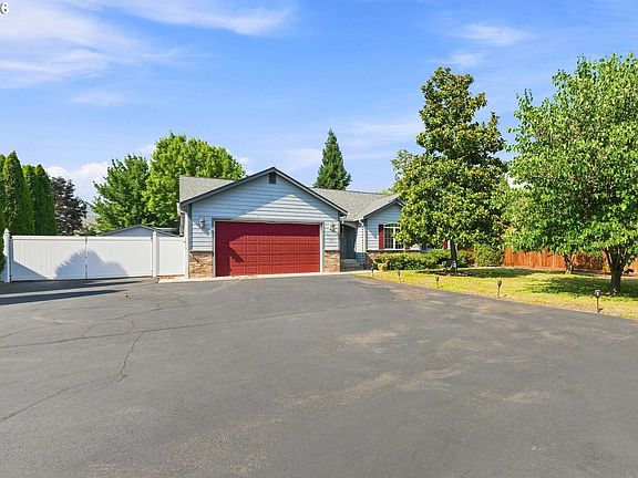 3rd image of 104 Kenya Ct
