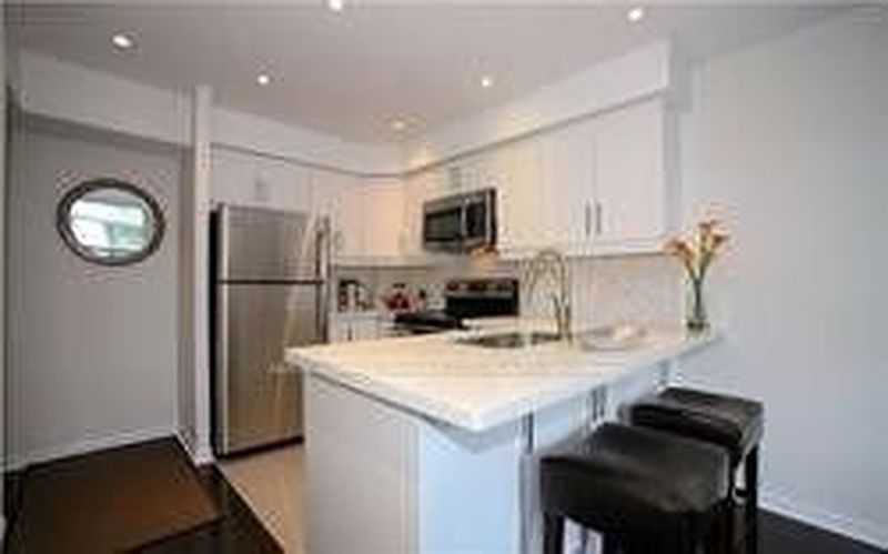 Toronto Townhouse for rent - 2 Bedrooms — photo 4