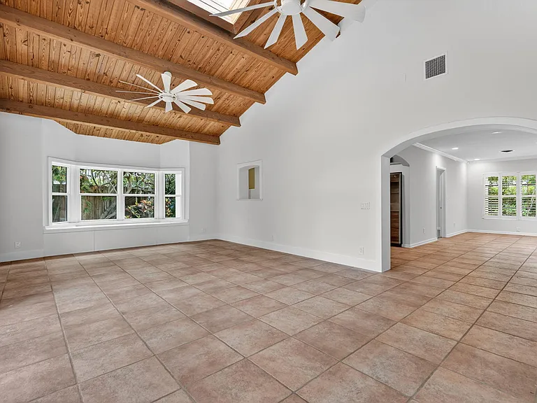 606 Paulina Rd — Photo 5