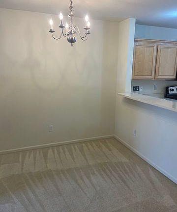3rd image of 39621 Springwater Dr