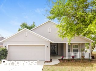 2213 Merry Rd, Tavares, FL 32778
