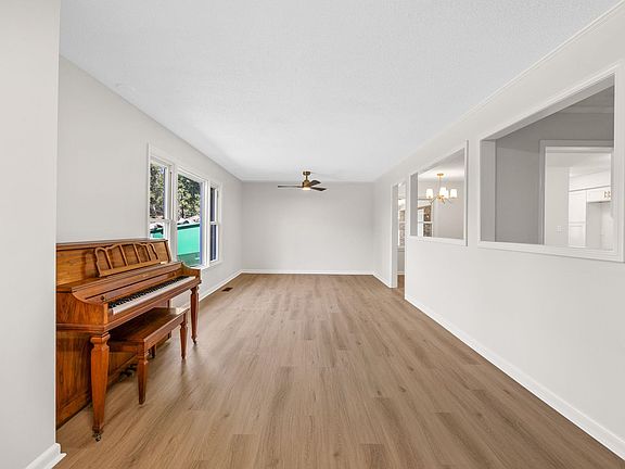 3rd image of 355 Ferndale Dr