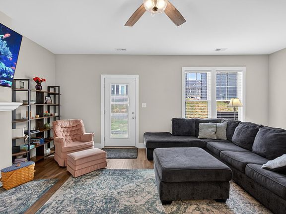 3rd image of 46 Cuddington Ln