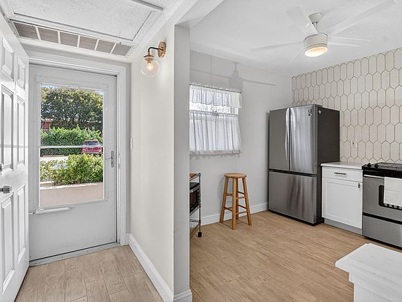 4th image of 250 NE 20th Street #1180