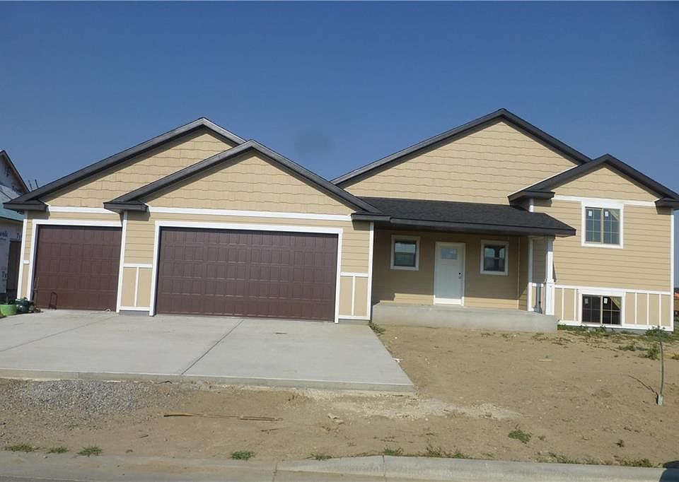 2nd image of 822 Bitterbrush St