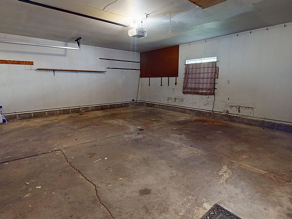 3rd image of 1530 Artman Ave
