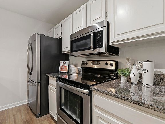 4th image of 700 Bishops Park Dr Unit 204