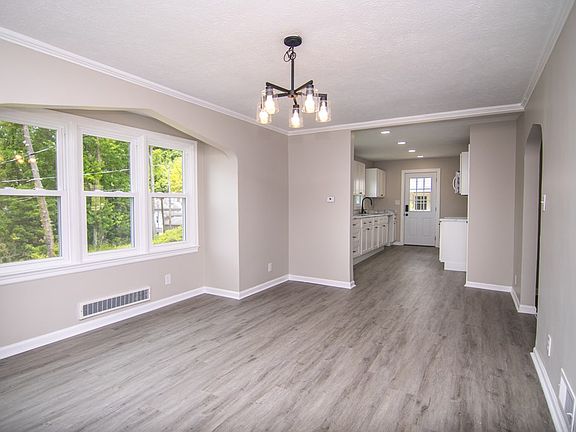 4th image of 27 Ridgewood ave