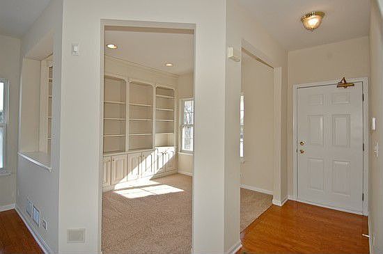 Opern Office and Entry Way