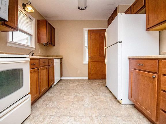 3rd image of 413 W Roosevelt St
