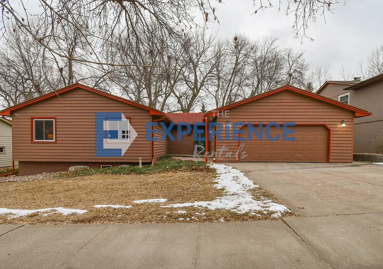 Charming Ranch with Huge Kitchen & Family Room in Prestigious Old Orchard Area! — Photo 1