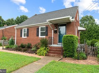 2728 Memorial St, Alexandria, VA 22306