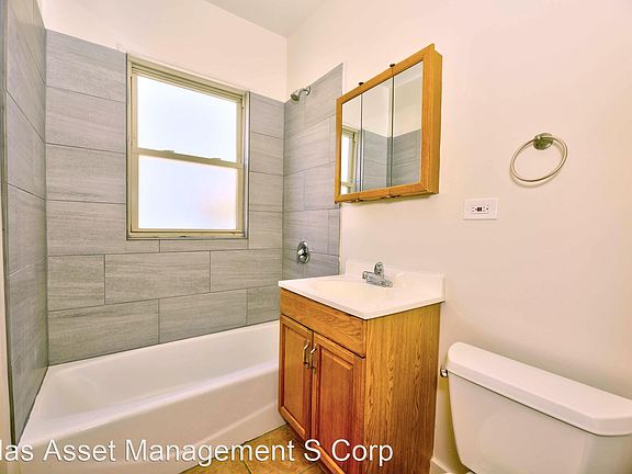 4th image of 6044 S Fairfield Ave Bsmt B