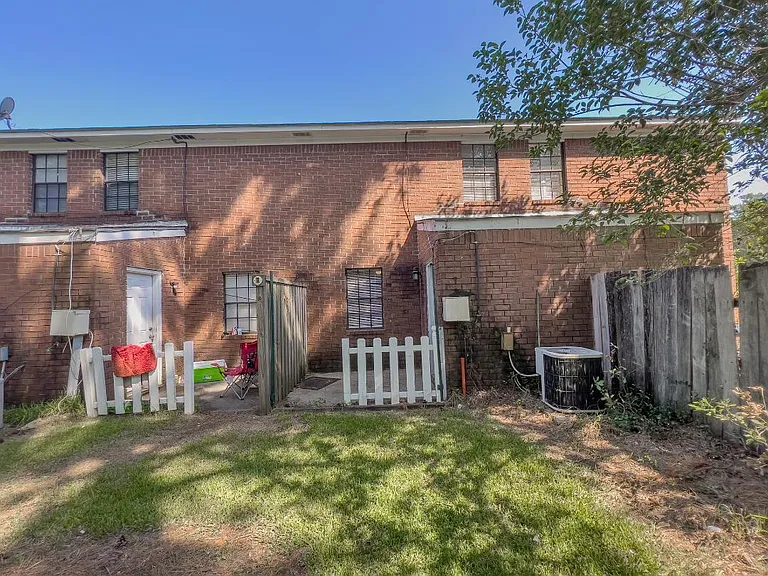 101 Timber Ln #C — Photo 10