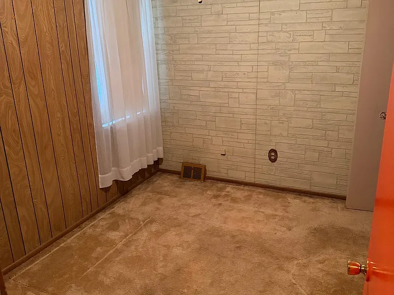 716 Roberts St — Photo 4