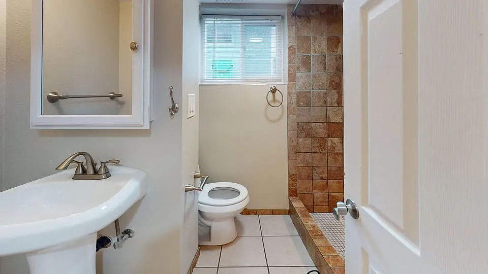 3 bed, 1200 sqft, $600 — Photo 4