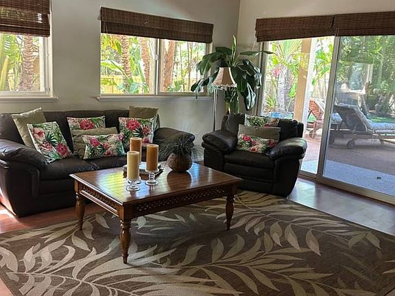 Living room and quick access to outdoor pool and patio area/Spa