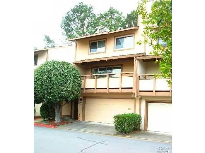 109 Iris Ln photo 1