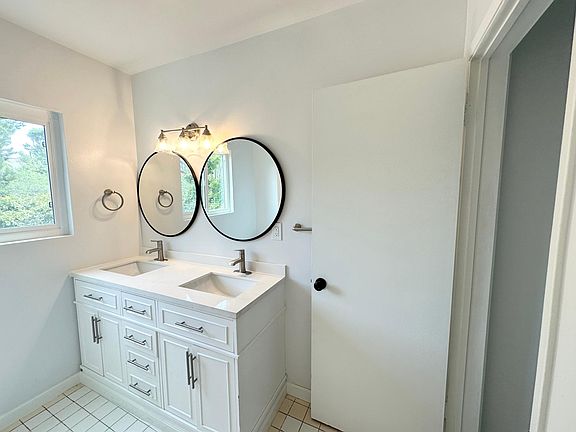 5th image of 13760 Bessemer St #6