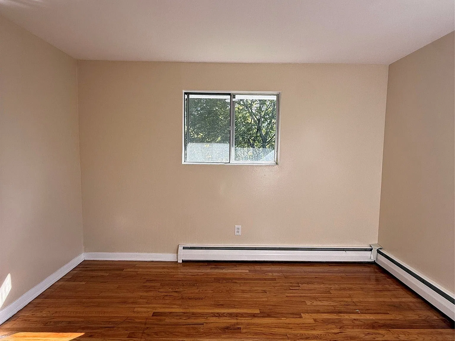 3 bed, 2.0 bath, 1926 sqft, $2,600 — Photo 4