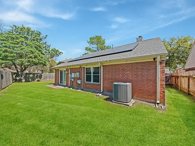9915 Villa Verde Dr — Photo 23