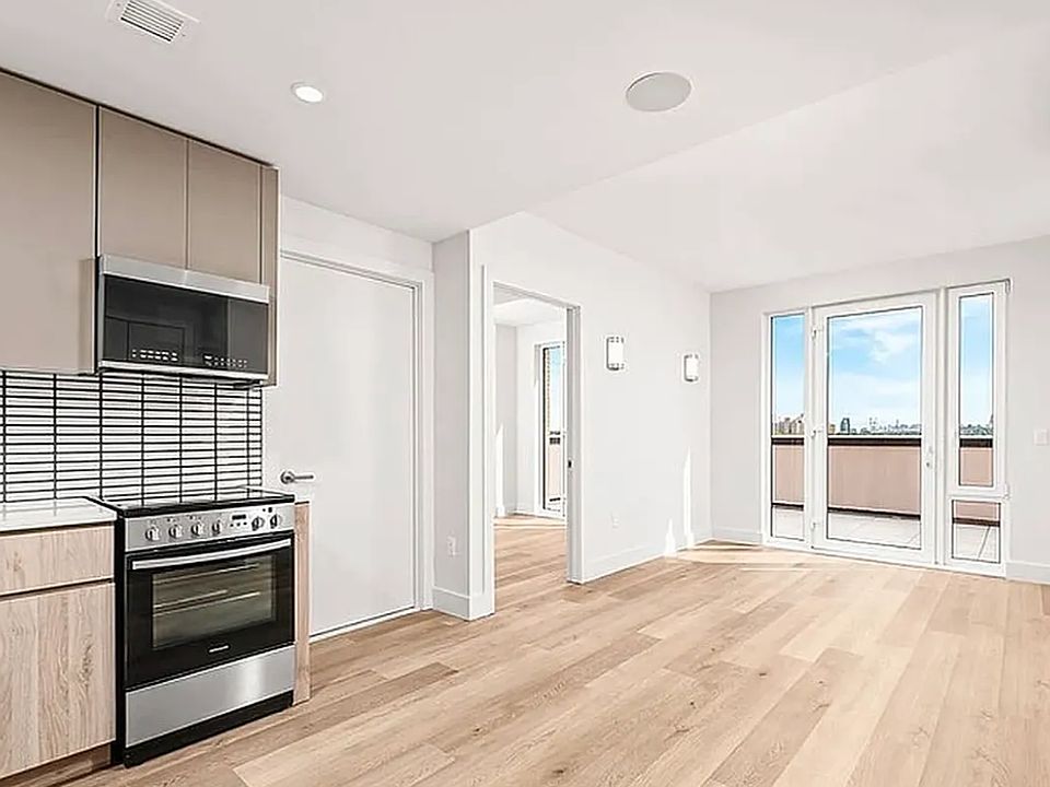 1st image of 132 Willis Ave Unit 101