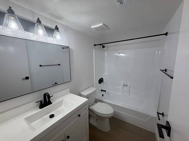 2704 E. Turney Ave — Photo 9