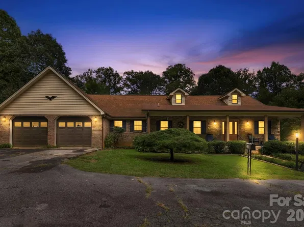 1079 Dupont Rd, Hendersonville, NC 28739