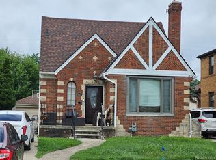 7841 W Morrow Cir, Dearborn, MI 48126
