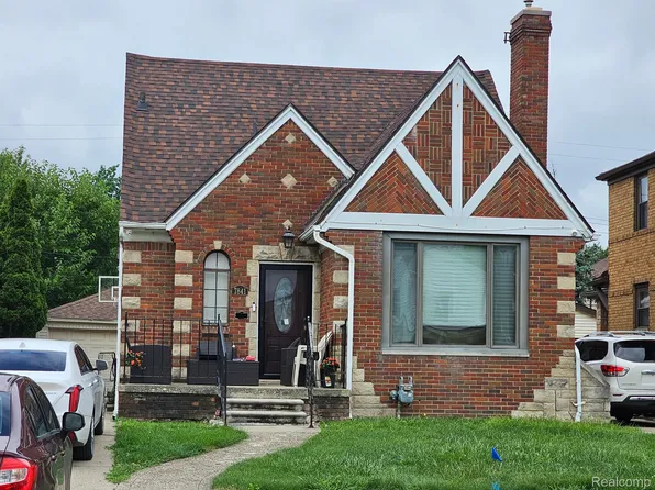 7841 W Morrow Cir, Dearborn, MI 48126