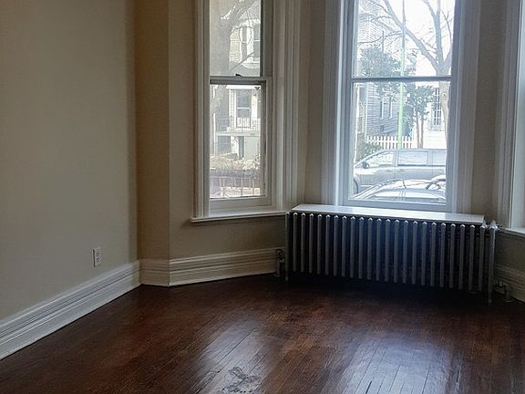 5th image of 2027 W Eastwood Ave #1