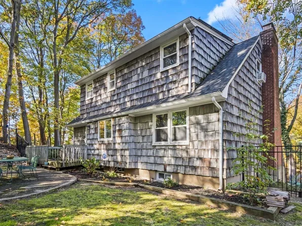 10 Lotowana Lane, Stony Brook, NY 11790