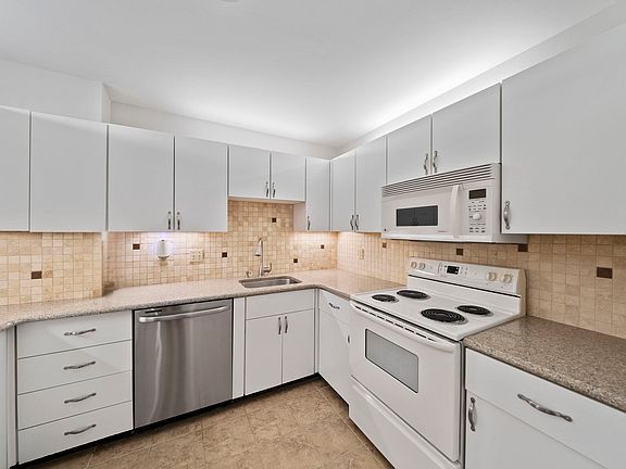 2nd image of 100 Parks St APT 27