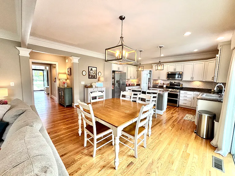 1901 Forest Ln — Photo 7